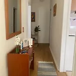 The Gate Patio House נאזרה